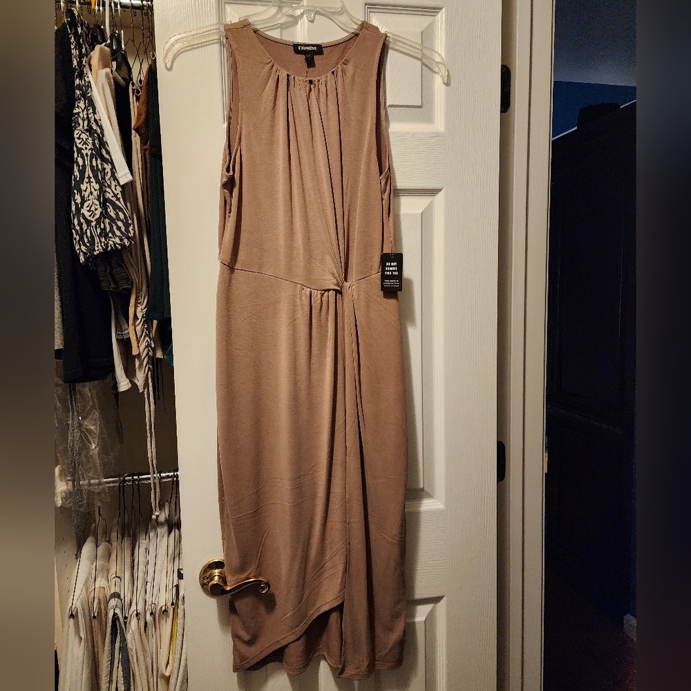 Dress - Picture 6 of 7